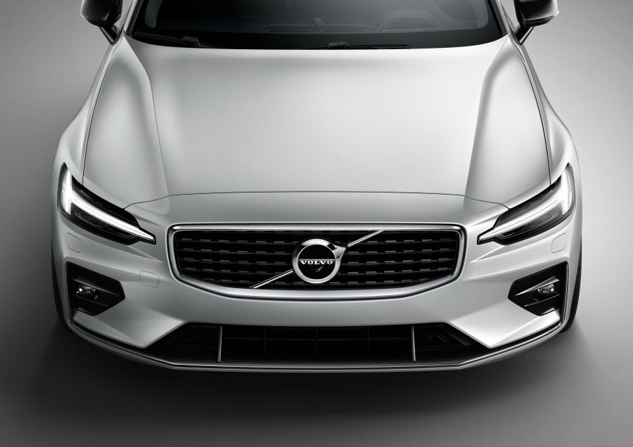 Детали экстерьера Volvo V60 T6 R-Design 2018 года  (WW) (фото 8 из 17)